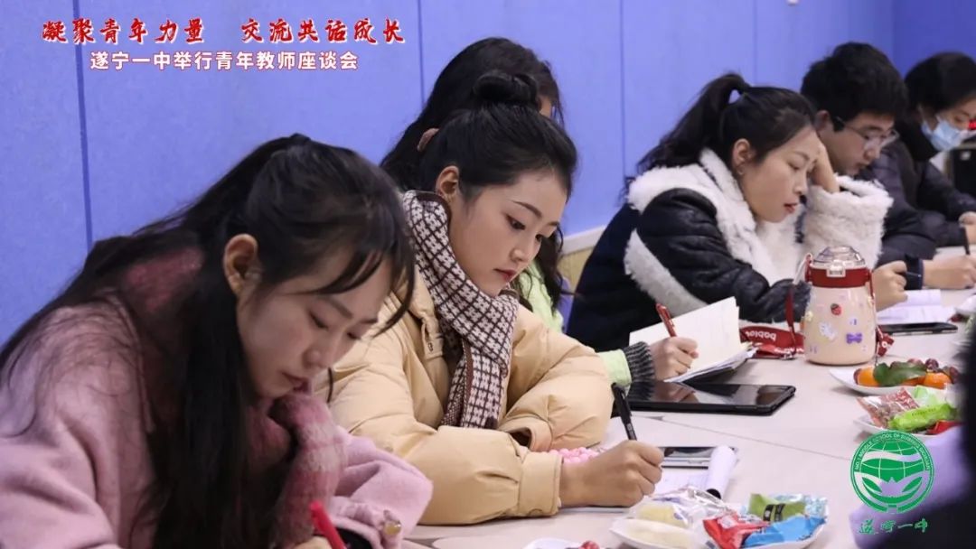 青年教師座談會(huì)現(xiàn)場(chǎng)5.jpg