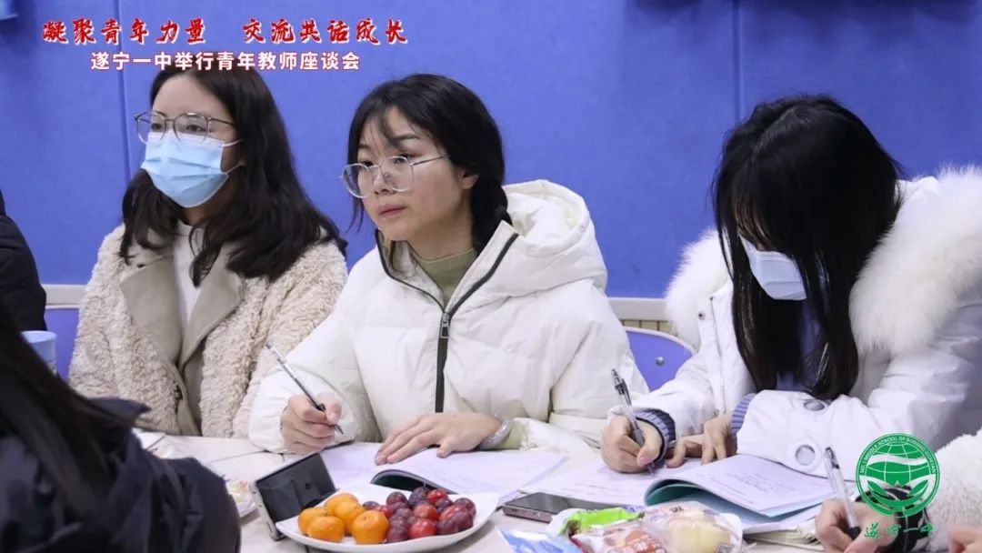 青年教師座談會(huì)現(xiàn)場(chǎng)6.jpg