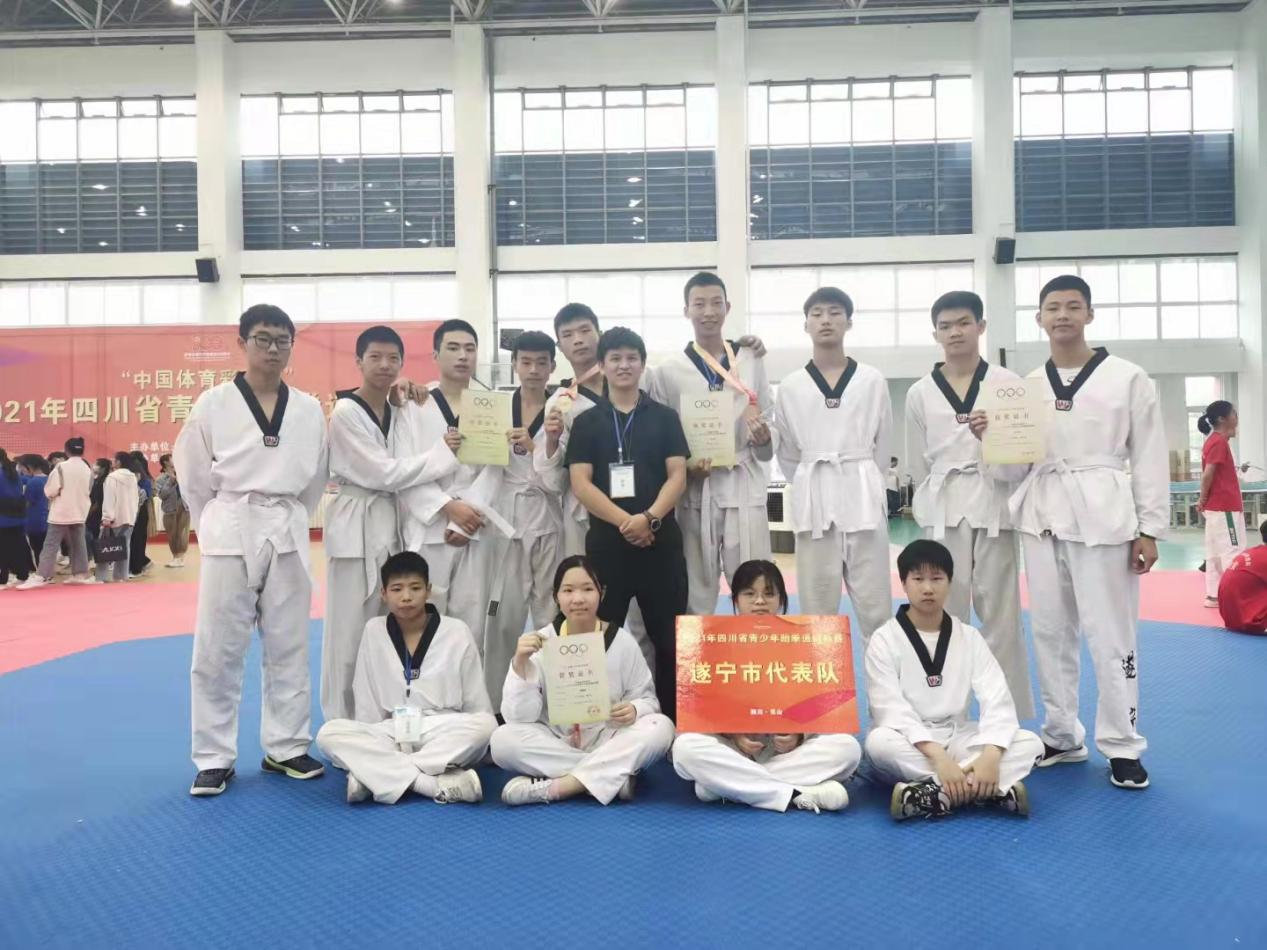 學(xué)校跆拳道隊(duì)代表遂寧參賽并獲獎.png